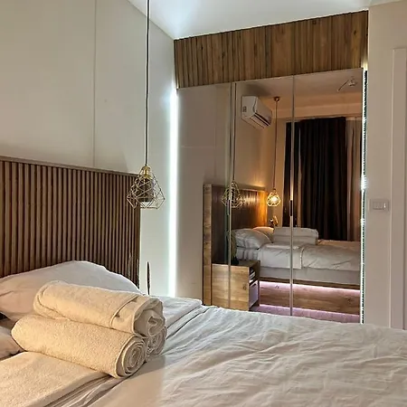 New Luxury Flat Near Mall Of شقة